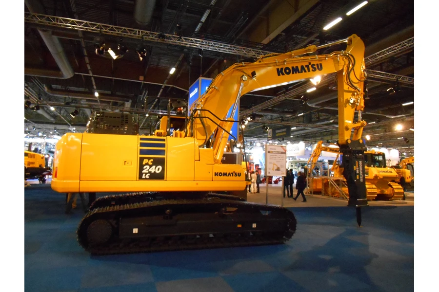 Komatsu PC240-11M0